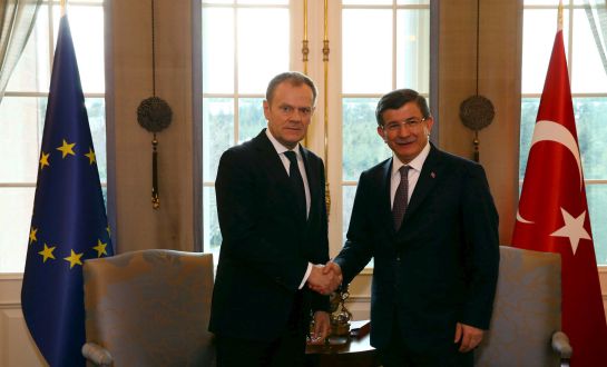 El primer ministro turco, Ahmet Davutoglu (d), se reunione con el presidente del Consejo Europeo, Donald Tusk (i) en Ankara el 3 de marzo de 2016 El primer ministro turco, Ahmet Davutoglu (d), se reunione con el presidente del Consejo Europeo, Donald Tusk (i) en Ankara el 3 de marzo de 2016