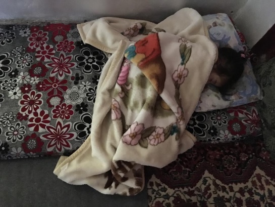 La pequeña Aya, que aún no ha cumplido 2 años , duerme en la vivienda de la familia de Abdel en la capital jordana La pequeña Aya, que aún no ha cumplido 2 años , duerme en la vivienda de la familia de Abdel en la capital jordana