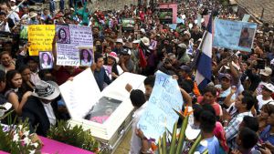 ¿Quién mató a Berta Cáceres?: "DESA ha llenado de sangre nuestro pueblo" ¿Quién mató a Berta Cáceres?: "DESA ha llenado de sangre nuestro pueblo"