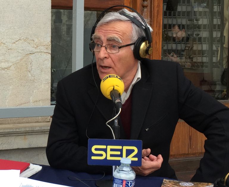 El alcalde de Valencia Joan Ribó, desde el balcón del Ayuntamiento de Valencia. El alcalde de Valencia Joan Ribó, desde el balcón del Ayuntamiento de Valencia.