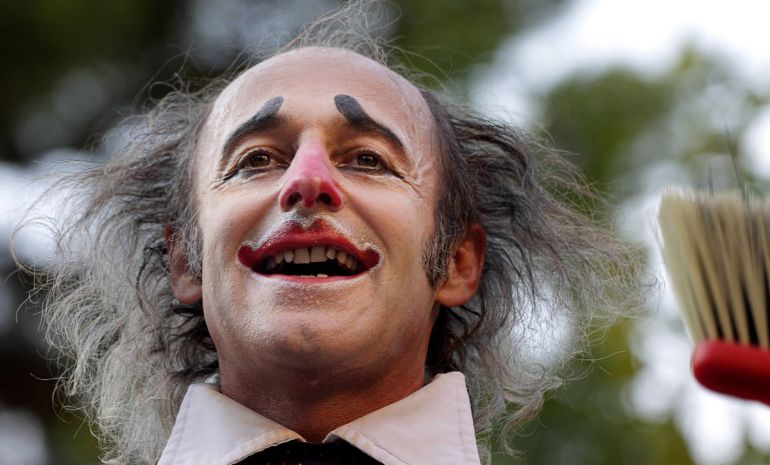 El actor, clown y pedagogo francés Alain Vigneau recopila toda esa experiencia en su libro titulado “Clown Esencial” El actor, clown y pedagogo francés Alain Vigneau recopila toda esa experiencia en su libro titulado “Clown Esencial”