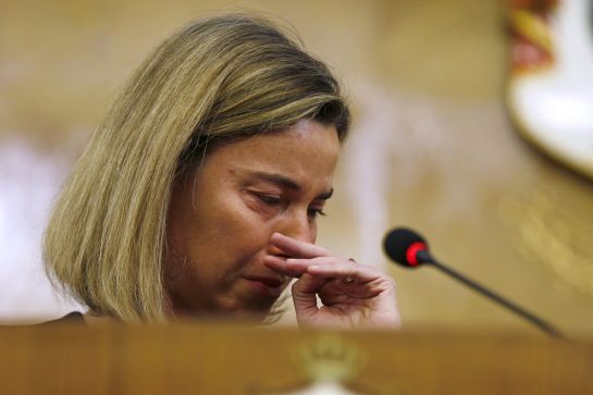 La responsable de política exterior europea, Federica Mogherini llora durante una conferencia de prensa al referirse a los atentados de Bruselas La responsable de política exterior europea, Federica Mogherini llora durante una conferencia de prensa al referirse a los atentados de Bruselas
