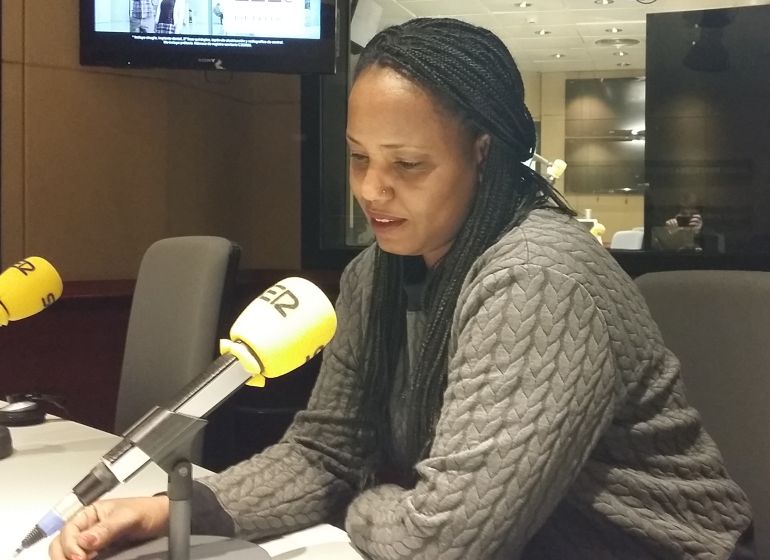La cantante saharaui Aziza Brahim presenta su cuarto disco 'Abbar el Hamada'. La cantante saharaui Aziza Brahim presenta su cuarto disco 'Abbar el Hamada'.
