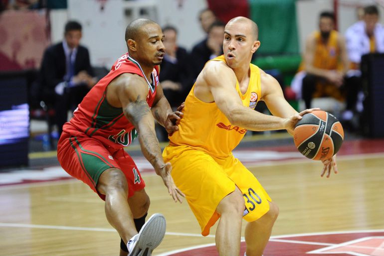 El jugador Carlos Arroyo, ante Dontaye Draper. El jugador Carlos Arroyo, ante Dontaye Draper.