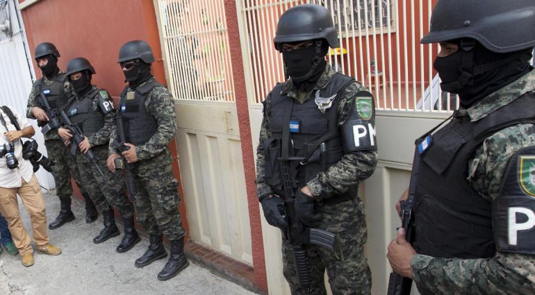 Entrevista a Gustavo Castro, el único testigo del asesinato de Berta Cáceres: "La policía se dedicó a fabricar
culpables para evitar coger a los
verdaderos asesinos de Berta Cáceres" Entrevista a Gustavo Castro, el único testigo del asesinato de Berta Cáceres: "La policía se dedicó a fabricar
culpables para evitar coger a los
verdaderos asesinos de Berta Cáceres"