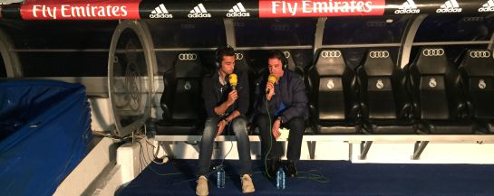 Arbeloa y José Ramón de la Morena charlan en el banquillo de Bernabéu Arbeloa y José Ramón de la Morena charlan en el banquillo de Bernabéu