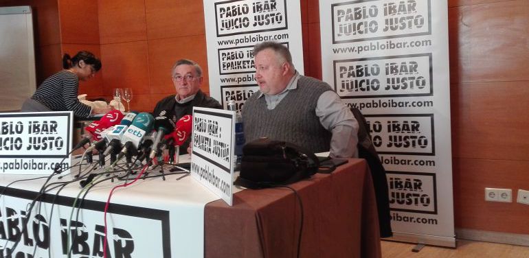 Andrés Krakenberger y Candido Ibar, padre de Pablo, el día de la presentación de la campaña de recaudación para financiar el nuevo juicio. Andrés Krakenberger y Candido Ibar, padre de Pablo, el día de la presentación de la campaña de recaudación para financiar el nuevo juicio.