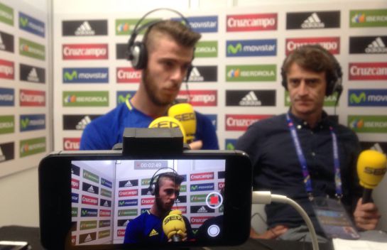 De Gea, junto a Javier Herráez en la antena de la Cadena SER De Gea, junto a Javier Herráez en la antena de la Cadena SER