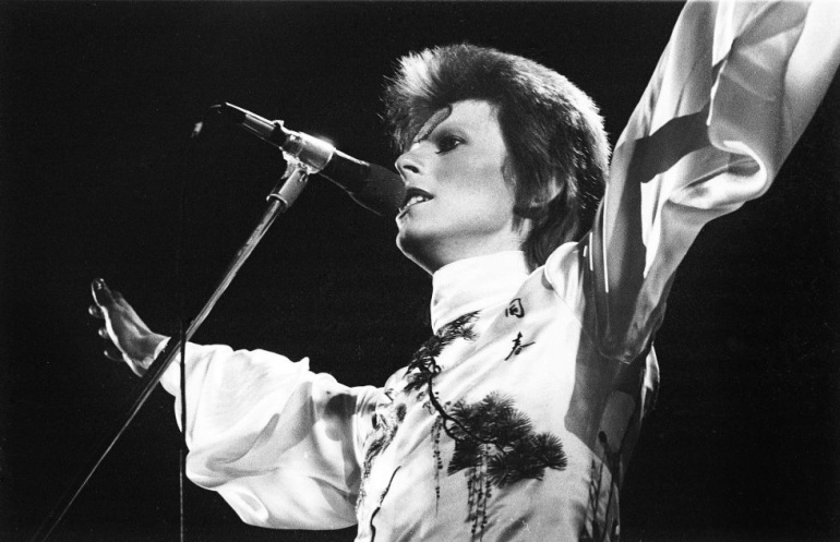 David Bowie en una actuación en el Earls Court Arena el 12 de mayo de 1973 David Bowie en una actuación en el Earls Court Arena el 12 de mayo de 1973