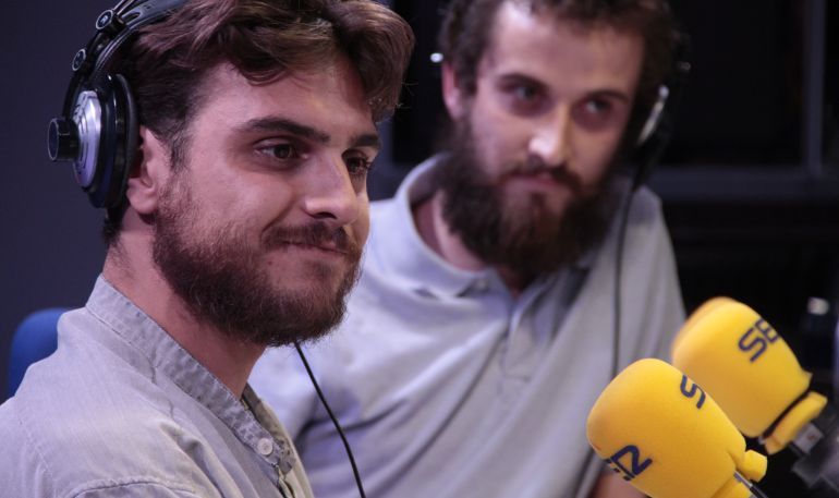 Dos de los componentes de Club del Río en los estudios de Cadena SER Dos de los componentes de Club del Río en los estudios de Cadena SER