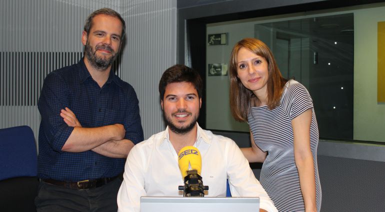 El violinista Paco Montalvo con Macarena Berlín y Antonio Fraguas. El violinista Paco Montalvo con Macarena Berlín y Antonio Fraguas.