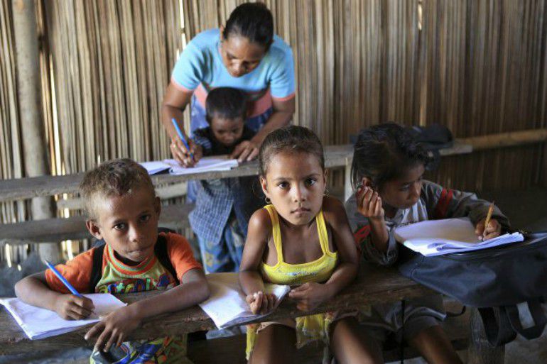 Grupo de niños de Suai Loro, un pueblo de pescadores en Timor- Leste. Grupo de niños de Suai Loro, un pueblo de pescadores en Timor- Leste.