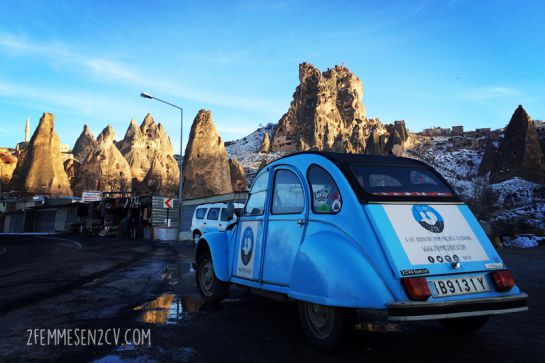 Eva y Ana querían un cambio en su vida y ahora están dando la vuelta al mundo en un Citroën 2CV de 1983 Eva y Ana querían un cambio en su vida y ahora están dando la vuelta al mundo en un Citroën 2CV de 1983