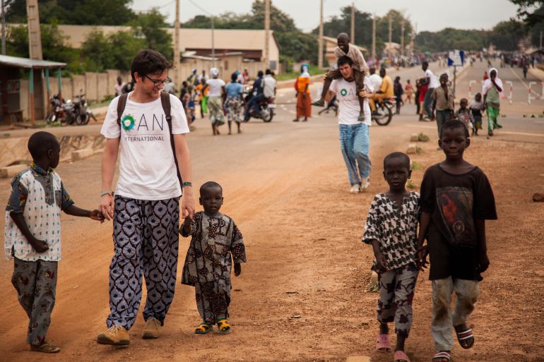 Jóvenes de la ONG OAN International en Nikki, Benin Jóvenes de la ONG OAN International en Nikki, Benin