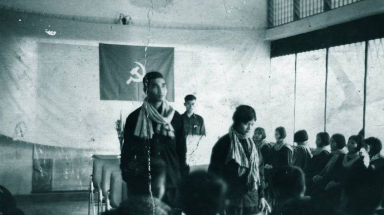 Los Jemeres Rojos, al banquillo por forzar matrimonios: "Sólo había dos historias, o casarse y vivir u oponerse y morir" Los Jemeres Rojos, al banquillo por forzar matrimonios: "Sólo había dos historias, o casarse y vivir u oponerse y morir"