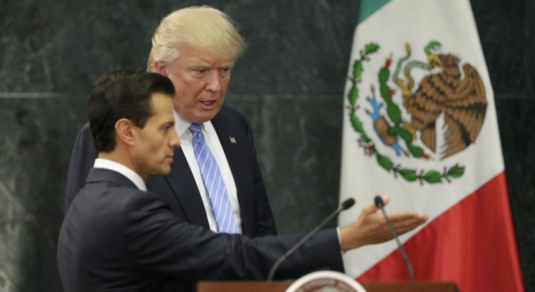 Donald Trump, candidato republicano, y Enrique Peña Nieto, presidente de México, en la rueda de prensa posterior a su encuentro. Donald Trump, candidato republicano, y Enrique Peña Nieto, presidente de México, en la rueda de prensa posterior a su encuentro.
