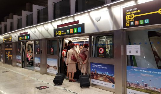 Entramos en el aeropuerto de Madrid para entender cómo funciona el sistema de transporte de equipajes Entramos en el aeropuerto de Madrid para entender cómo funciona el sistema de transporte de equipajes
