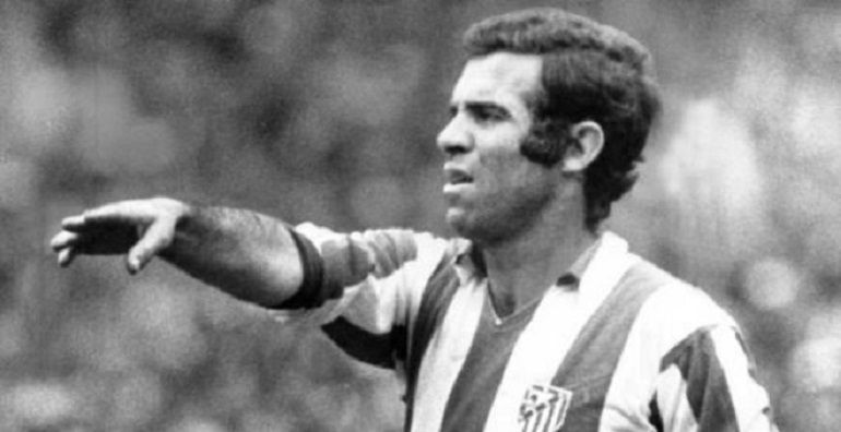 Luis Aragonés, durante un partido con el Atlético de Madrid Luis Aragonés, durante un partido con el Atlético de Madrid