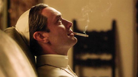 Jude Law, en una de las imágenes de 'The Young Pope' Jude Law, en una de las imágenes de 'The Young Pope'