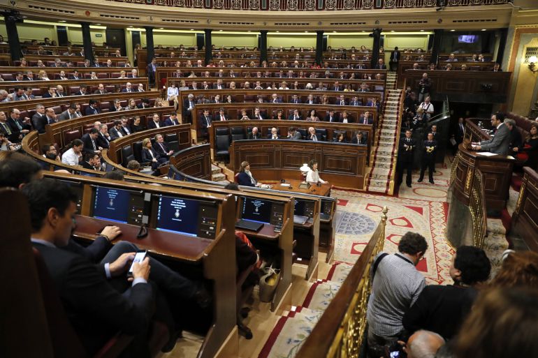 El portavoz del PSOE en el Congreso, Antonio Hernando, durante su intervención en la segunda jornada del debate de investidura El portavoz del PSOE en el Congreso, Antonio Hernando, durante su intervención en la segunda jornada del debate de investidura