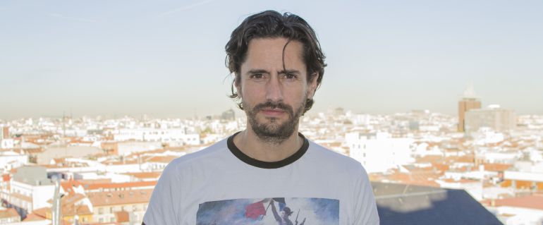 Juan Diego Botto en los exteriores de Cadena SER. Juan Diego Botto en los exteriores de Cadena SER.