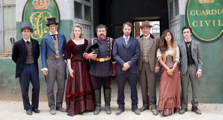 Imagen del elenco de actores de la segunda temporada de 'Víctor Ros'. Imagen del elenco de actores de la segunda temporada de 'Víctor Ros'.