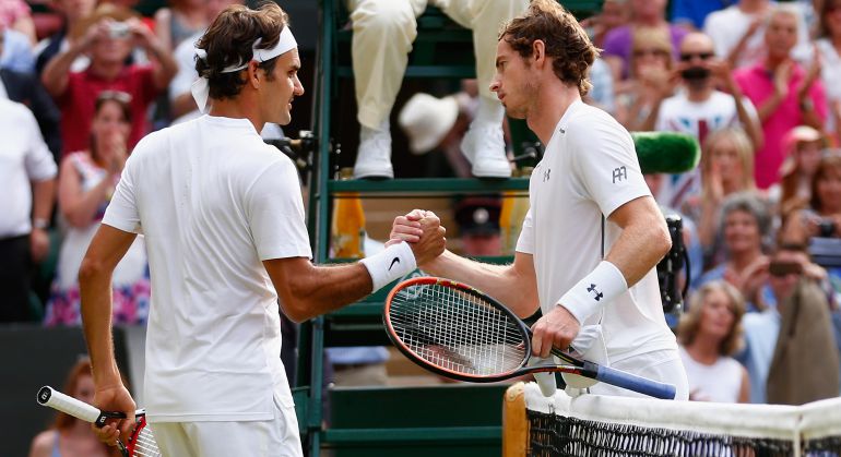 Murray y Federer se saludan al término de un partido en Wimbledon Murray y Federer se saludan al término de un partido en Wimbledon