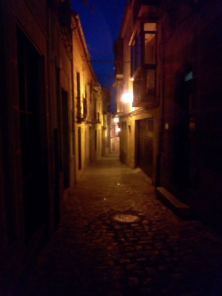 Muchas mujeres tienen miedo a caminar solas por la calle dcuando cae la noche Muchas mujeres tienen miedo a caminar solas por la calle dcuando cae la noche