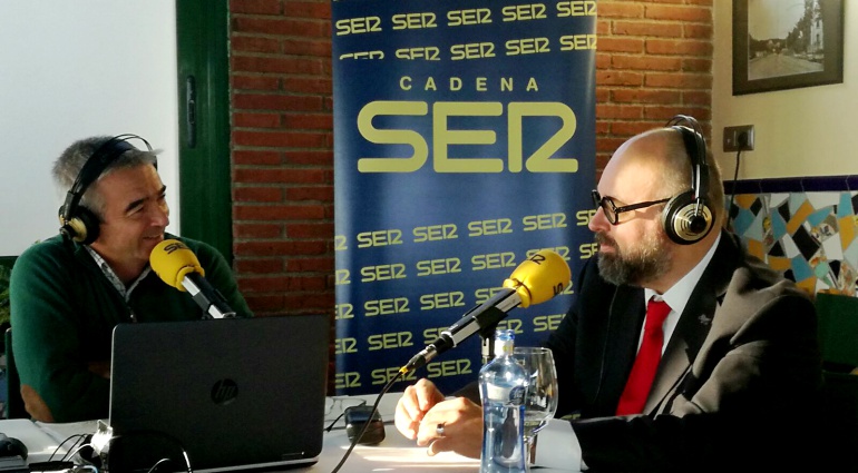 Carles Francino entrevista al escritor Carlos Ruiz Zafón, que presenta ''El laberinto de los espíritus'. Carles Francino entrevista al escritor Carlos Ruiz Zafón, que presenta ''El laberinto de los espíritus'.