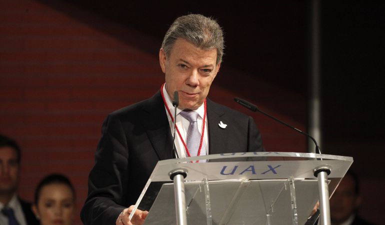 El presidente de Colombia, Juan Manuel Santos, pronuncia su discurso de aceptación tras ser investido doctor honoris causa por la Universidad Alfonso X El Sabio dentro de su gira europea tras recibir el Nobel de la Paz, hoy en Villanueva de la Cañada (Madrid). El presidente de Colombia, Juan Manuel Santos, pronuncia su discurso de aceptación tras ser investido doctor honoris causa por la Universidad Alfonso X El Sabio dentro de su gira europea tras recibir el Nobel de la Paz, hoy en Villanueva de la Cañada (Madrid).