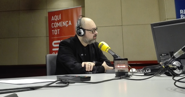 El escritor Carlos Ruiz Zafón en los estudios de Radio Barcelona. El escritor Carlos Ruiz Zafón en los estudios de Radio Barcelona.