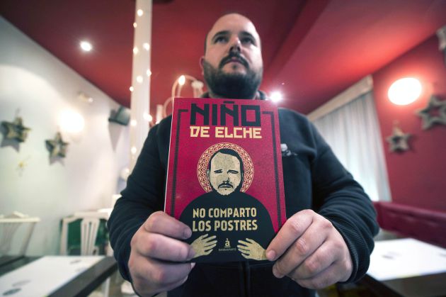 Niño de Elche con su libro en la mano Niño de Elche con su libro en la mano