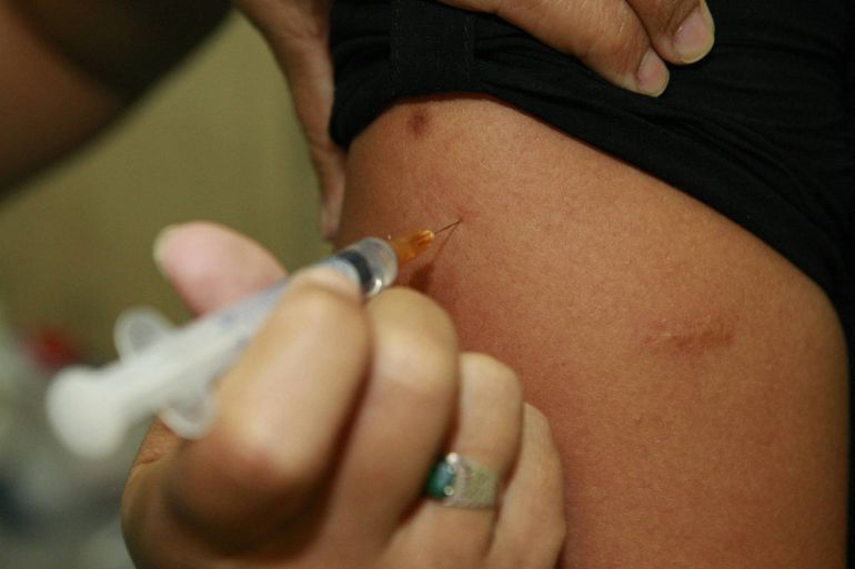 Las vacunas son el mejor medio para prevenir la propagación de enfermeades infecciosas como la gripe o el ébola.
Las vacunas son el mejor medio para prevenir la propagación de enfermeades infecciosas como la gripe o el ébola.