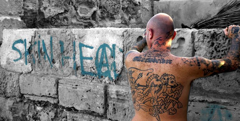Neonazis: El odio por bandera Neonazis: El odio por bandera