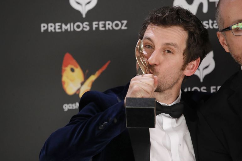 El actor y realizador Raúl Arévalo, tras recibir el Premio Feroz a la Mejor Dirección por su trabajo 'Tarde para la ira' El actor y realizador Raúl Arévalo, tras recibir el Premio Feroz a la Mejor Dirección por su trabajo 'Tarde para la ira'