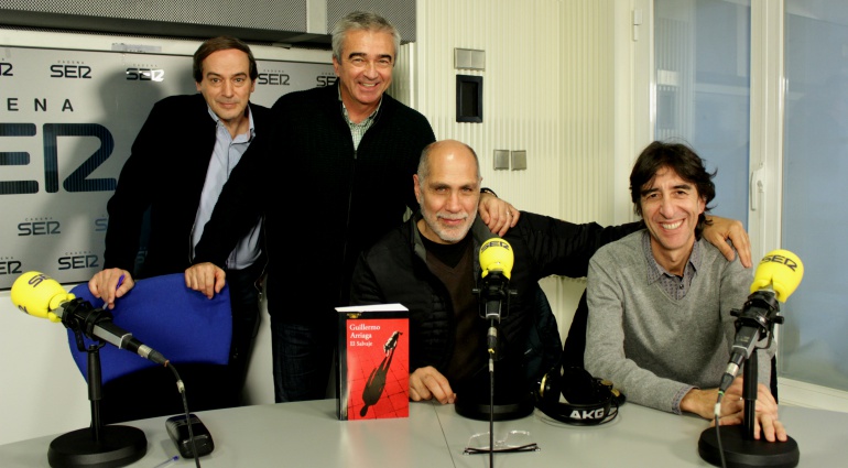 De izquierda a derecha, Isaías Lafuente, Carles Francino, Guillermo Arriaga y Benjamín Prado. De izquierda a derecha, Isaías Lafuente, Carles Francino, Guillermo Arriaga y Benjamín Prado.