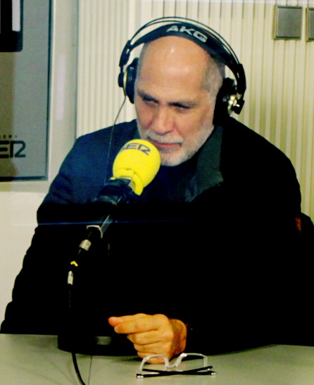 El escritor y cineasta Guillermo Arriaga en los estudios de la Cadena SER. El escritor y cineasta Guillermo Arriaga en los estudios de la Cadena SER.