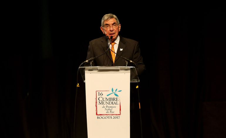 El expresidente de Costa Rica y ganador del Premio Nobel de Paz en 1987, Oscar Arias durante la inauguración de la XVI Cumbre Mundial de Premios Nobel de Paz, en Bogotá (Colombia). El expresidente de Costa Rica y ganador del Premio Nobel de Paz en 1987, Oscar Arias durante la inauguración de la XVI Cumbre Mundial de Premios Nobel de Paz, en Bogotá (Colombia).