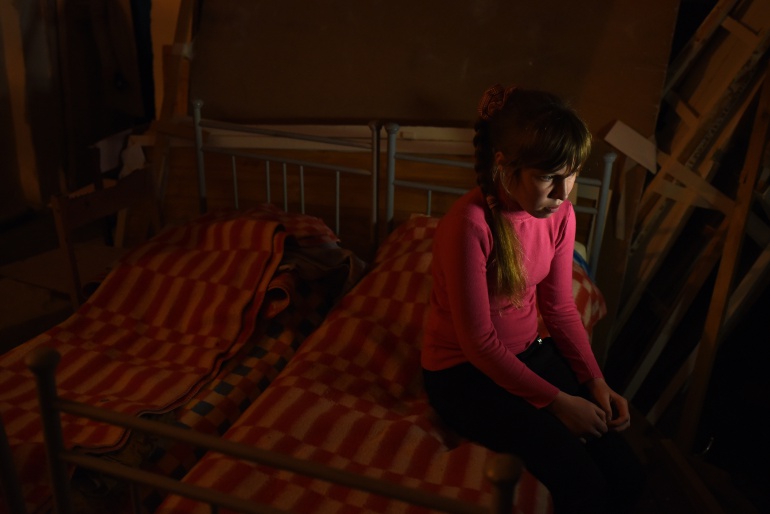 Una niña en su casa al Este de Ucrania Una niña en su casa al Este de Ucrania