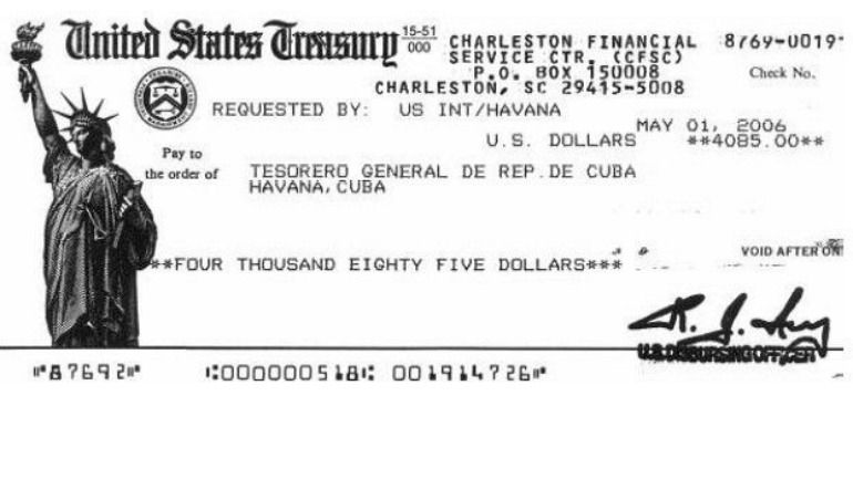 Cheque de la cantidad que desde 1973 abona EEUU a Cuba por la Bahía de Guantánamo. Del libro 'The leasing of Guantanamo', de Michael Strauss. Cheque de la cantidad que desde 1973 abona EEUU a Cuba por la Bahía de Guantánamo. Del libro 'The leasing of Guantanamo', de Michael Strauss.