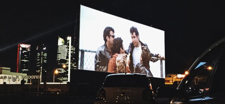 Un momento de la película Grease, el día del estreno del autocine. Un momento de la película Grease, el día del estreno del autocine.