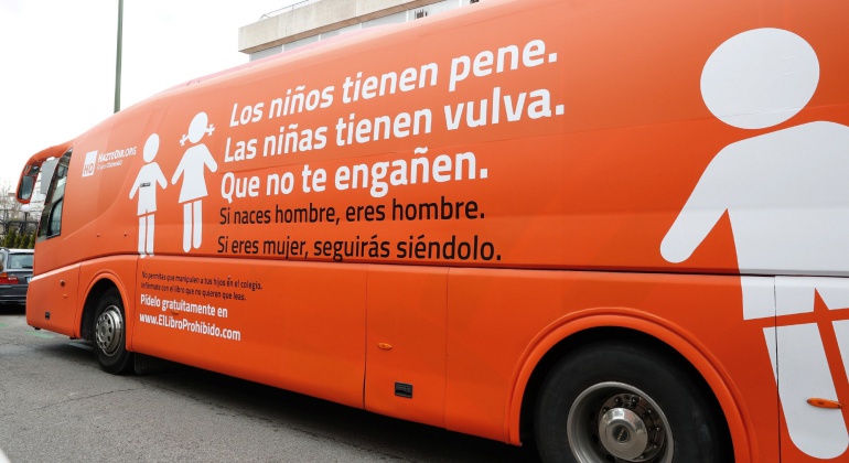 Autobús de la plataforma HazteOír.org que recorre varias ciudades de España con lemas tránsfobos. Autobús de la plataforma HazteOír.org que recorre varias ciudades de España con lemas tránsfobos.