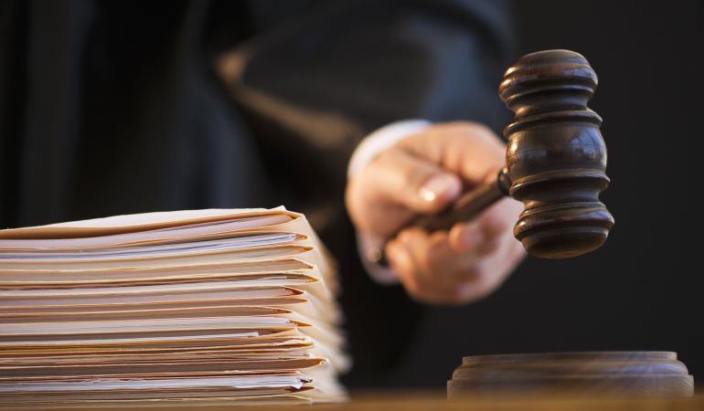 La cadena de juicios a tuiteros por ensalzamiento se cierra con penas de uno a dos años. La cadena de juicios a tuiteros por ensalzamiento se cierra con penas de uno a dos años.