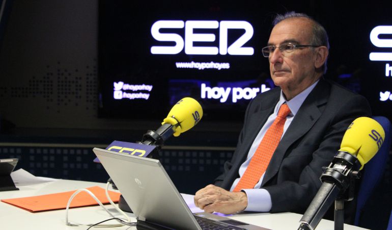 Humberto de la Calle en los estudios de la Ser Humberto de la Calle en los estudios de la Ser