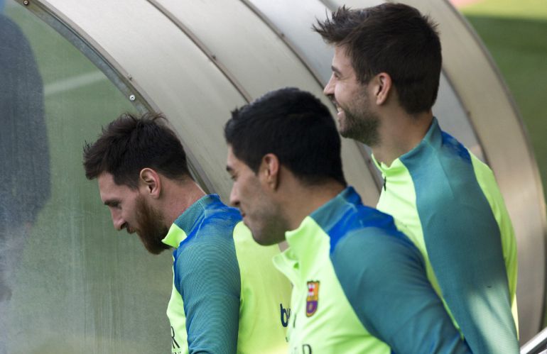 Leo Messi, el uruguayo Luís Suárez y Gerard Piqué durante un entrenamiento Leo Messi, el uruguayo Luís Suárez y Gerard Piqué durante un entrenamiento
