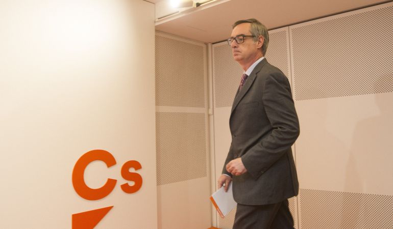 El secretario general de Ciudadanos, José Manuel Villegas, justo antes de una rueda de prensa el viernes en Barcelona El secretario general de Ciudadanos, José Manuel Villegas, justo antes de una rueda de prensa el viernes en Barcelona