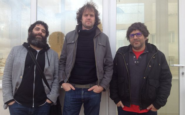 De izquierda a derecha, los tres componentes de Nudozurdo: Ricky Lavado (batería), Leo Mateos (voz y guitarra) y Alberto Jiménez 'Meta' (bajo). De izquierda a derecha, los tres componentes de Nudozurdo: Ricky Lavado (batería), Leo Mateos (voz y guitarra) y Alberto Jiménez 'Meta' (bajo).
