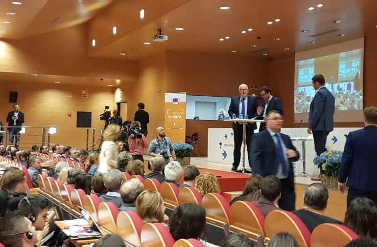 El vicepresidente de la Comisión Europea durante su encuentro con universitarios en Madrid El vicepresidente de la Comisión Europea durante su encuentro con universitarios en Madrid