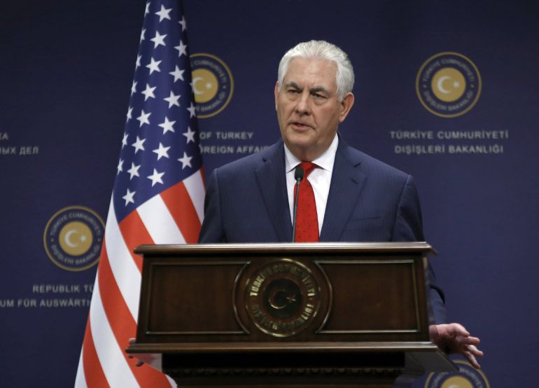 El secretario de Estado estadounidense, Rex Tillerson, ofrece una rueda de prensa junto al ministro turco de Asuntos Exteriores, Mevlüt Çavusoglu (no aparece en imagen), en Ankara (Turquía), hoy, 30 de marzo de 2017. El secretario de Estado estadounidense, Rex Tillerson, ofrece una rueda de prensa junto al ministro turco de Asuntos Exteriores, Mevlüt Çavusoglu (no aparece en imagen), en Ankara (Turquía), hoy, 30 de marzo de 2017.