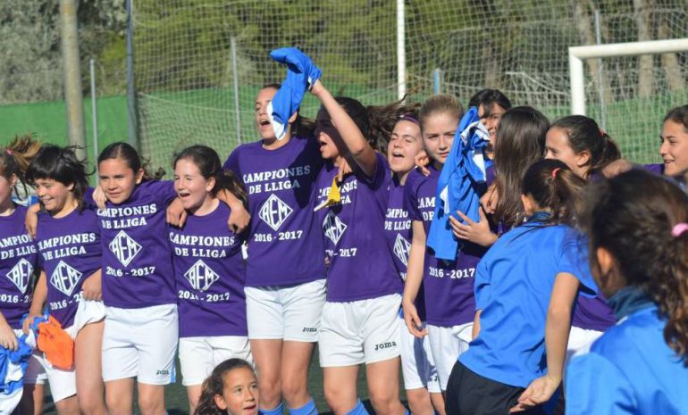 Las jugadoras del AEM Lleida tras ganar el título de Liga. Las jugadoras del AEM Lleida tras ganar el título de Liga.